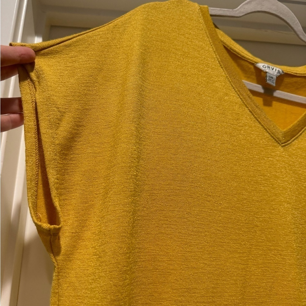ORVIS Gold Tee Shirt Size L Shortsleeve V-Neck Quiet Luxury Loose Fit Casual - Picture 4 of 12